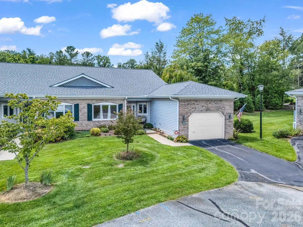 20 Country Meadows Lane Hendersonville NC 28792