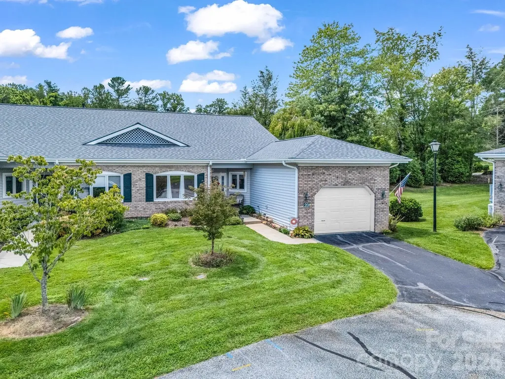 20 Country Meadows Lane Hendersonville NC 28792