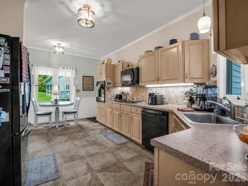 20 Country Meadows Lane Hendersonville NC 28792