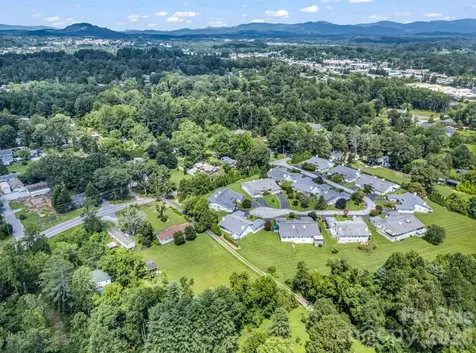 20 Country Meadows Lane Hendersonville NC 28792