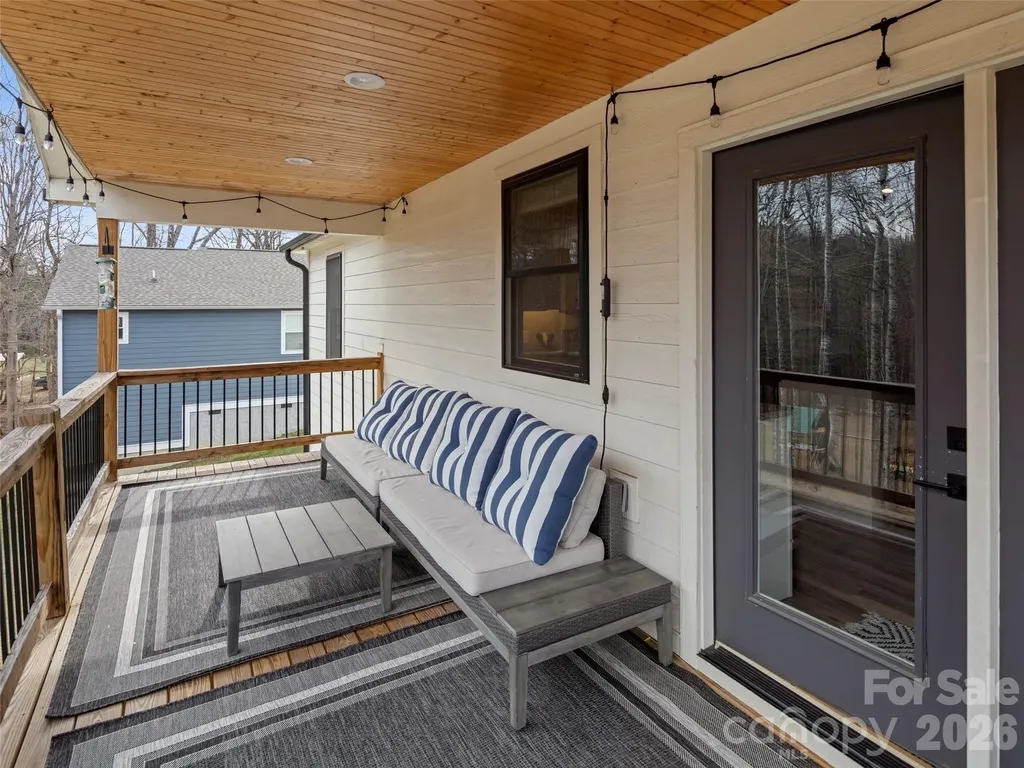 127 Walt Drive Hendersonville NC 28792