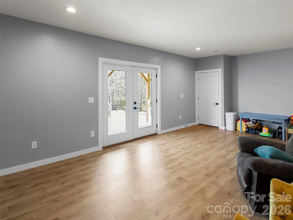 127 Walt Drive Hendersonville NC 28792