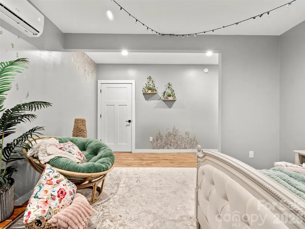 127 Walt Drive Hendersonville NC 28792