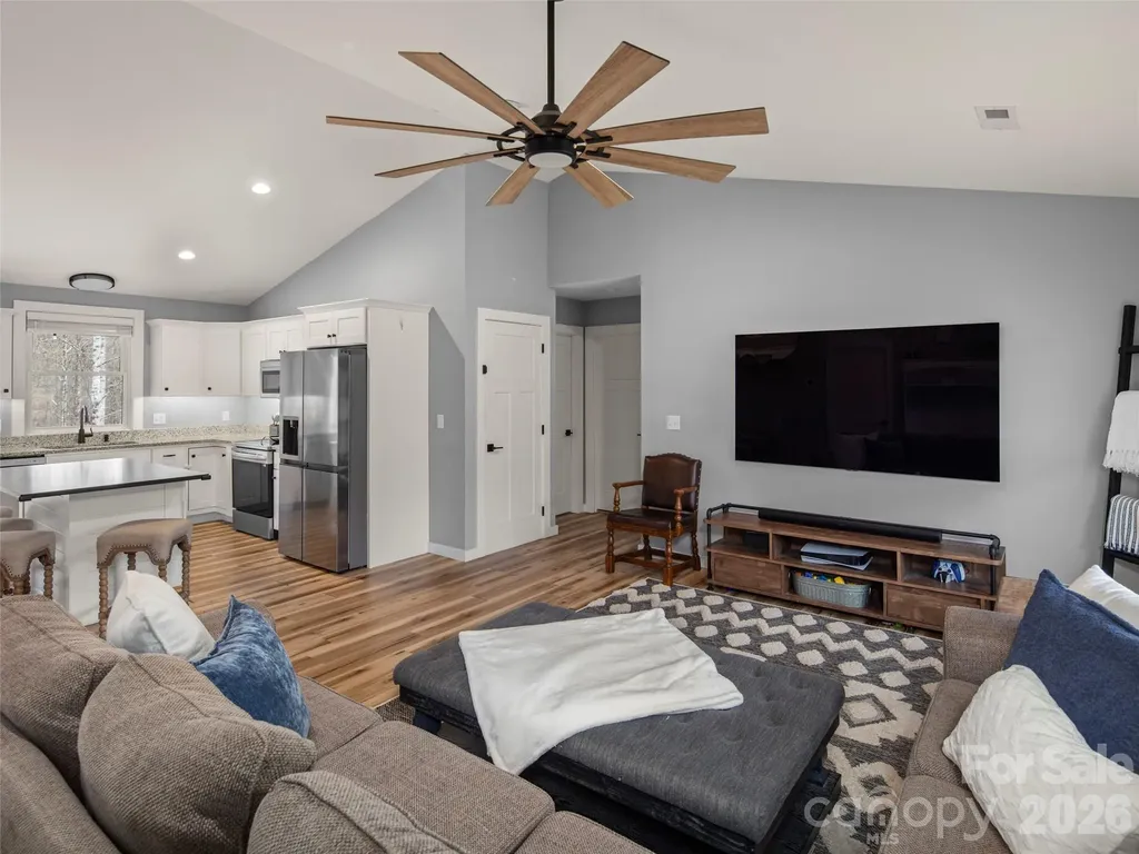 127 Walt Drive Hendersonville NC 28792
