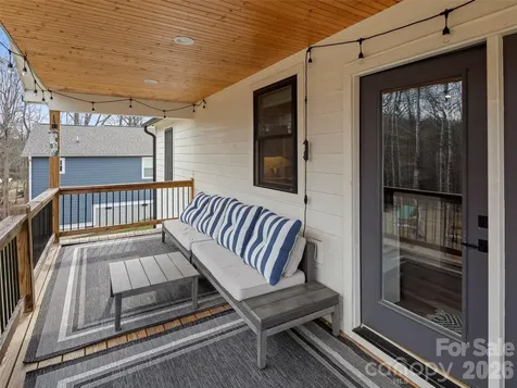127 Walt Drive Hendersonville NC 28792