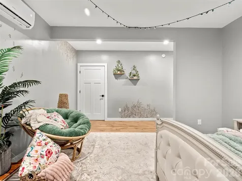 127 Walt Drive Hendersonville NC 28792