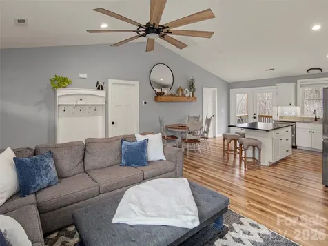 127 Walt Drive Hendersonville NC 28792
