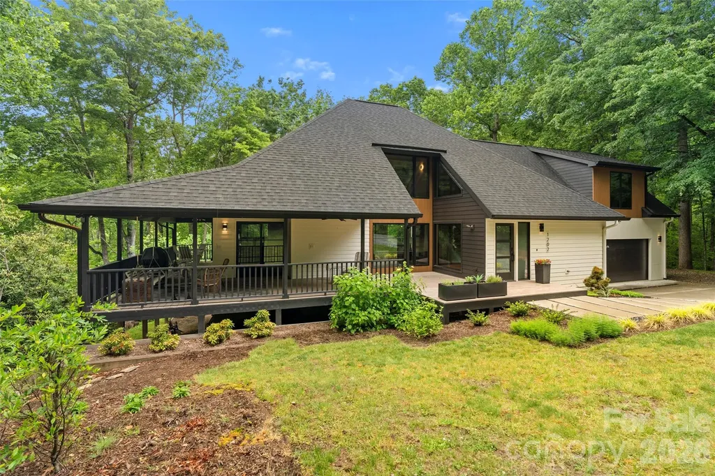 1202 Davis Mountain Road Hendersonville NC 28739