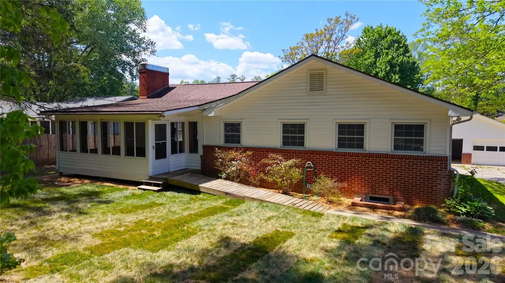 1627 Greenville Highway Hendersonville NC 28792