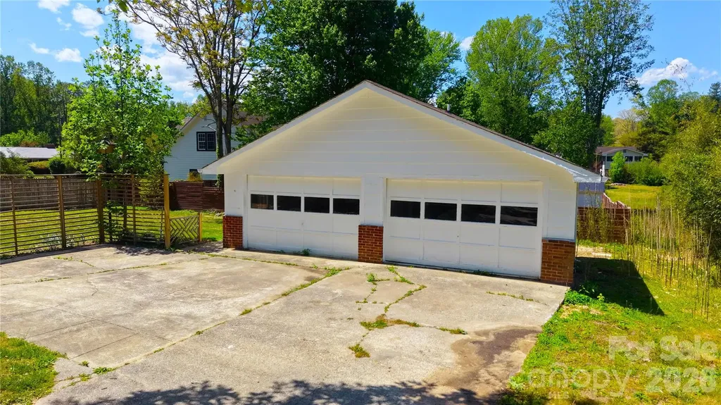 1627 Greenville Highway Hendersonville NC 28792