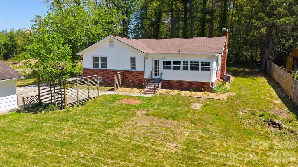 1627 Greenville Highway Hendersonville NC 28792