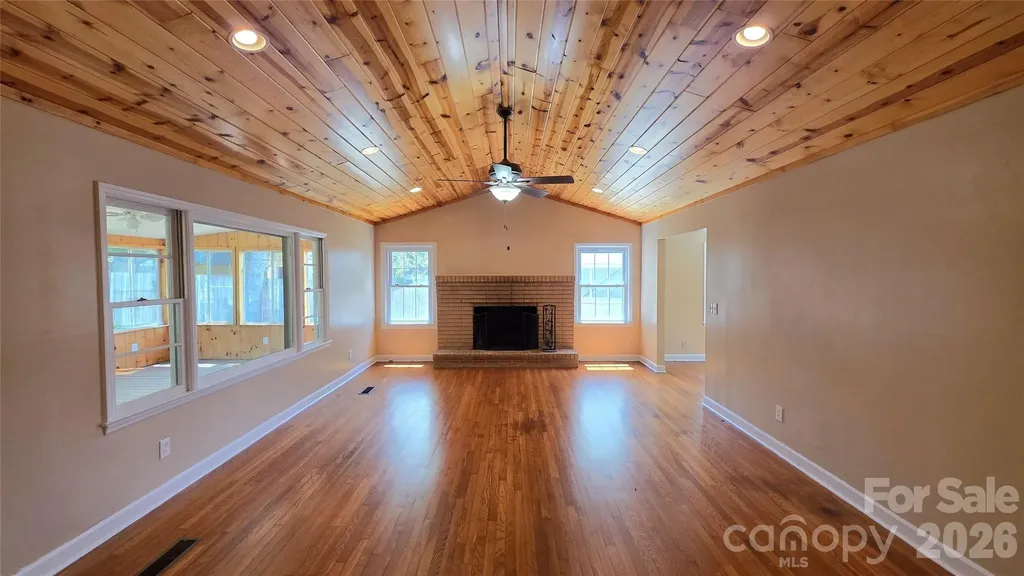 1627 Greenville Highway Hendersonville NC 28792