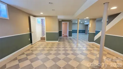 1627 Greenville Highway Hendersonville NC 28792