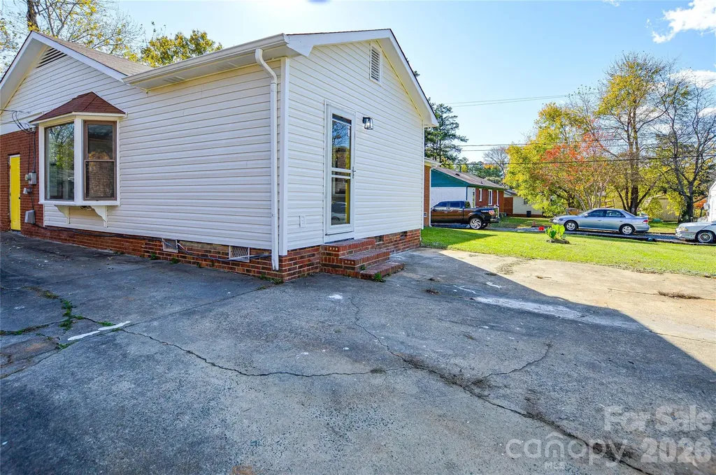9313 Trinity Road Charlotte NC 28216