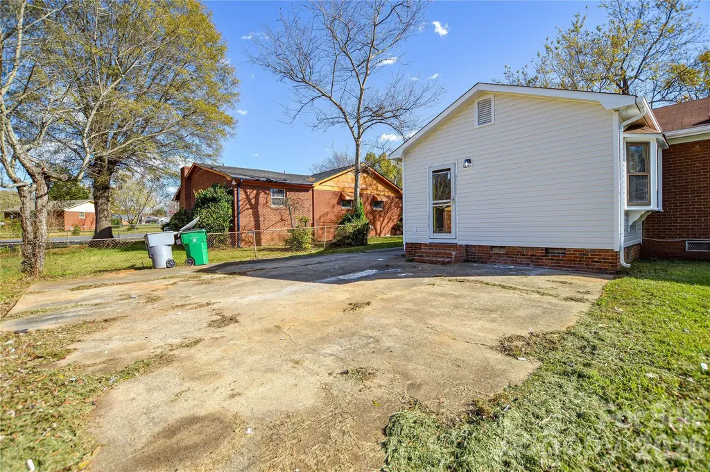 9313 Trinity Road Charlotte NC 28216