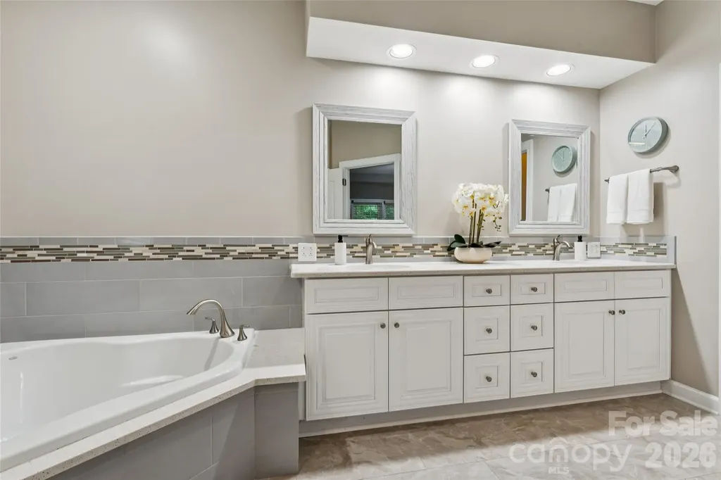 5529 Fairvista Drive Charlotte NC 28269