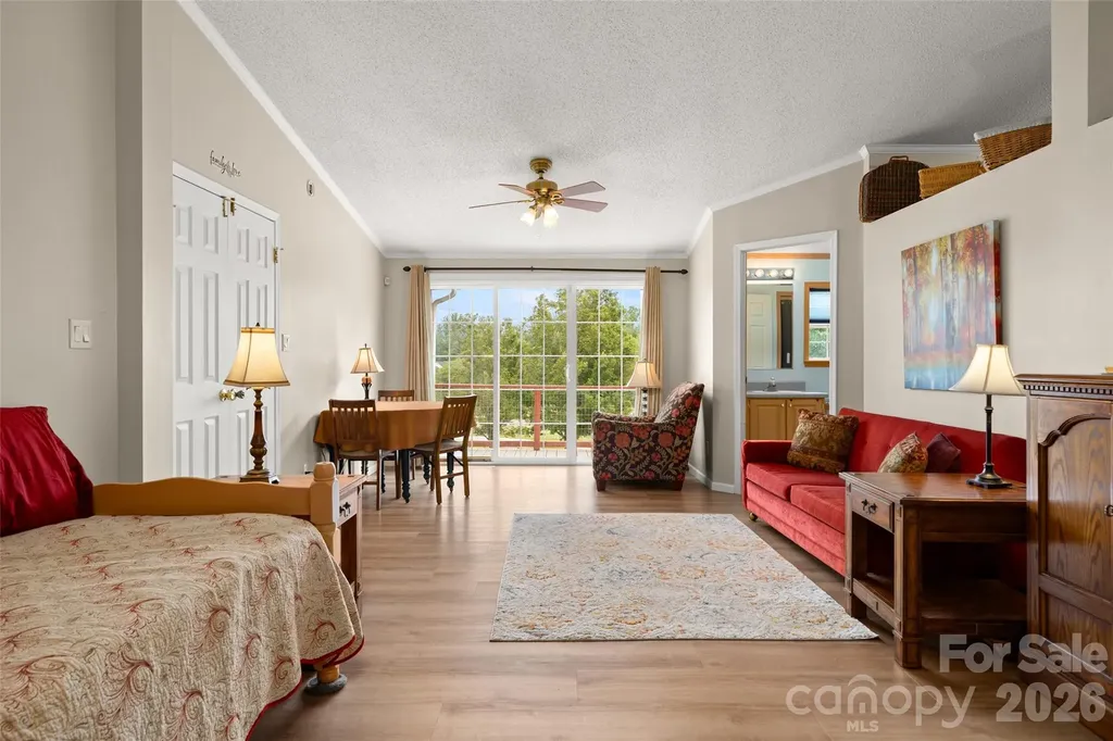 30 Countryside Drive Hendersonville NC 28792