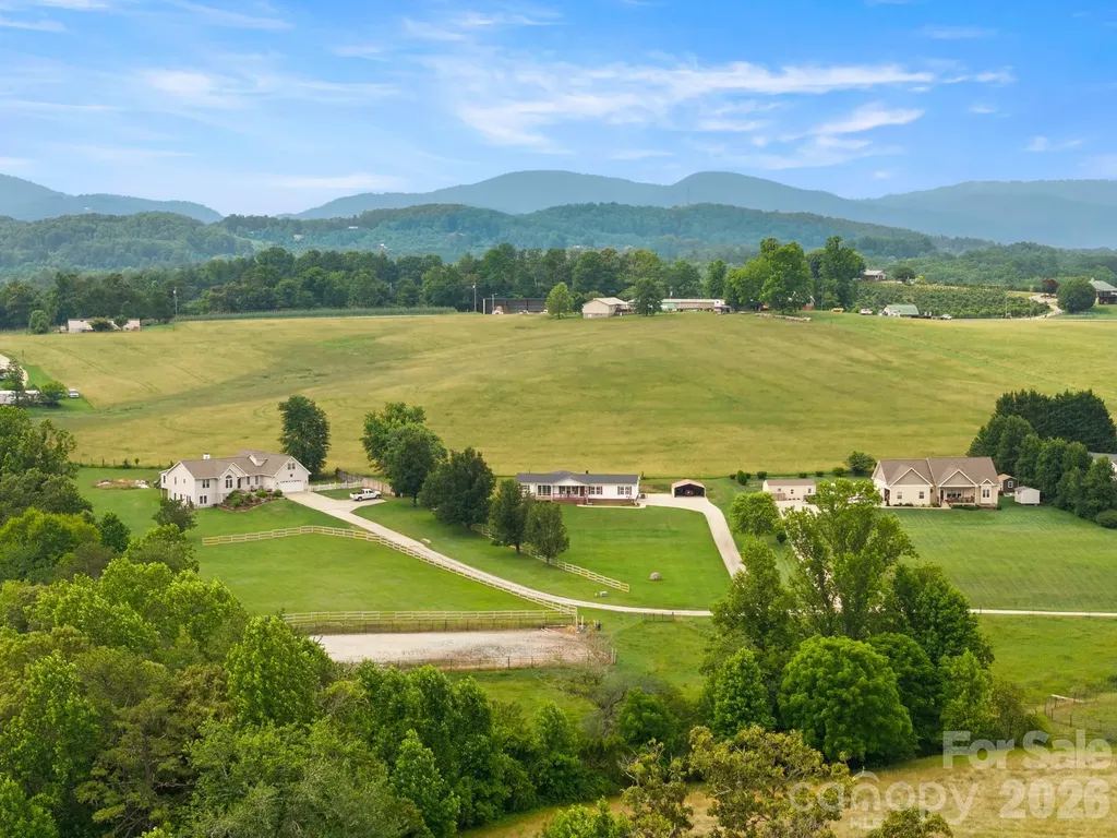 30 Countryside Drive Hendersonville NC 28792