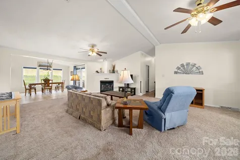 30 Countryside Drive Hendersonville NC 28792