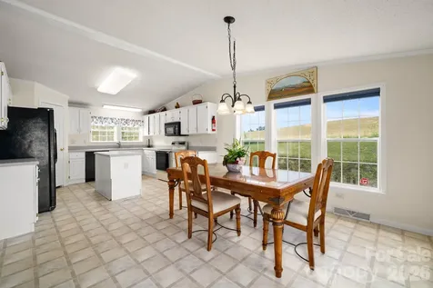 30 Countryside Drive Hendersonville NC 28792