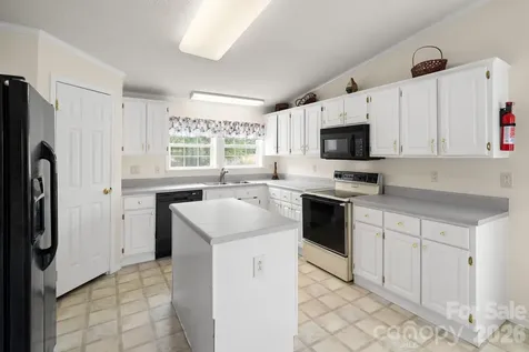 30 Countryside Drive Hendersonville NC 28792
