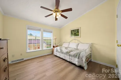30 Countryside Drive Hendersonville NC 28792