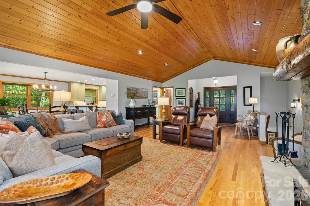 359 Saddlebrook Lane Clyde NC 28721