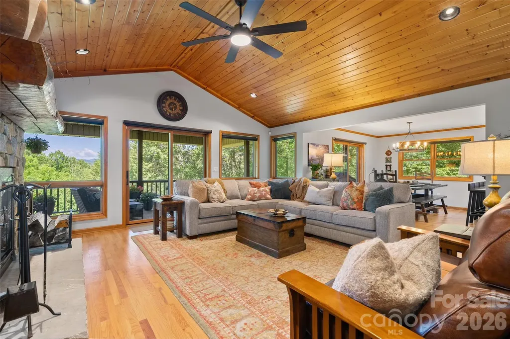 359 Saddlebrook Lane Clyde NC 28721