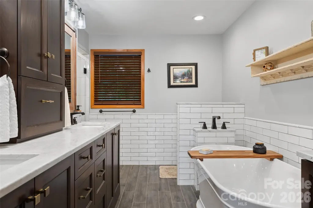 359 Saddlebrook Lane Clyde NC 28721