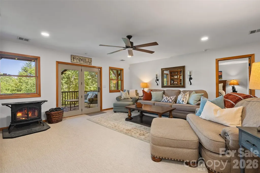 359 Saddlebrook Lane Clyde NC 28721