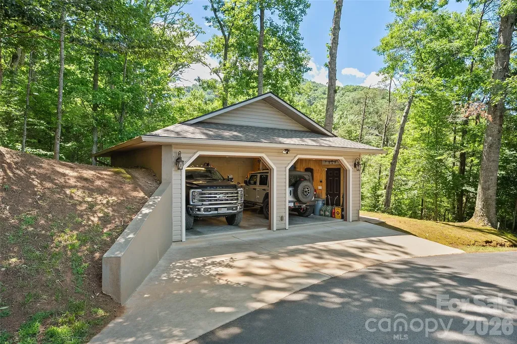 359 Saddlebrook Lane Clyde NC 28721