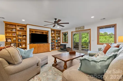 359 Saddlebrook Lane Clyde NC 28721