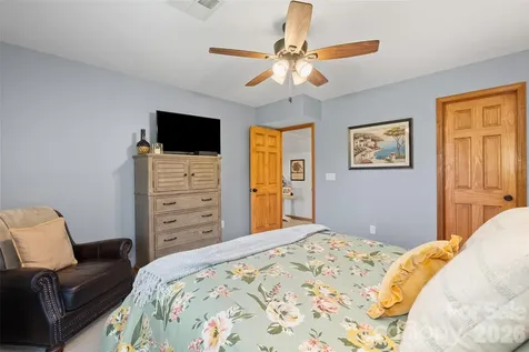 359 Saddlebrook Lane Clyde NC 28721