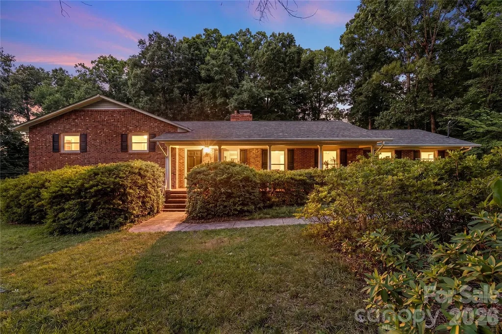 221 Kingsway Circle Charlotte NC 28214