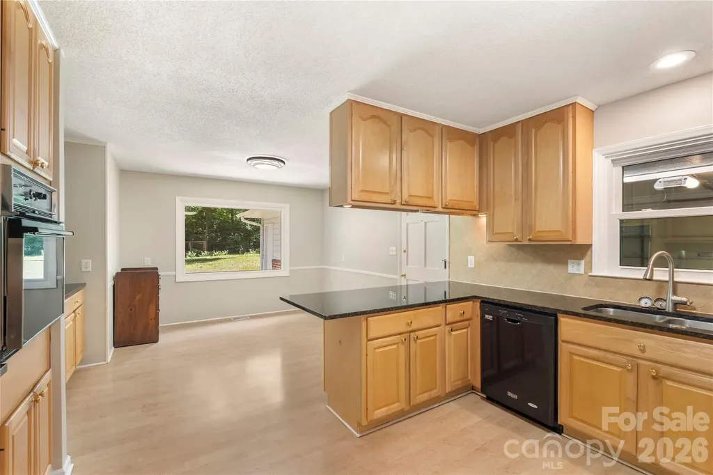 221 Kingsway Circle Charlotte NC 28214