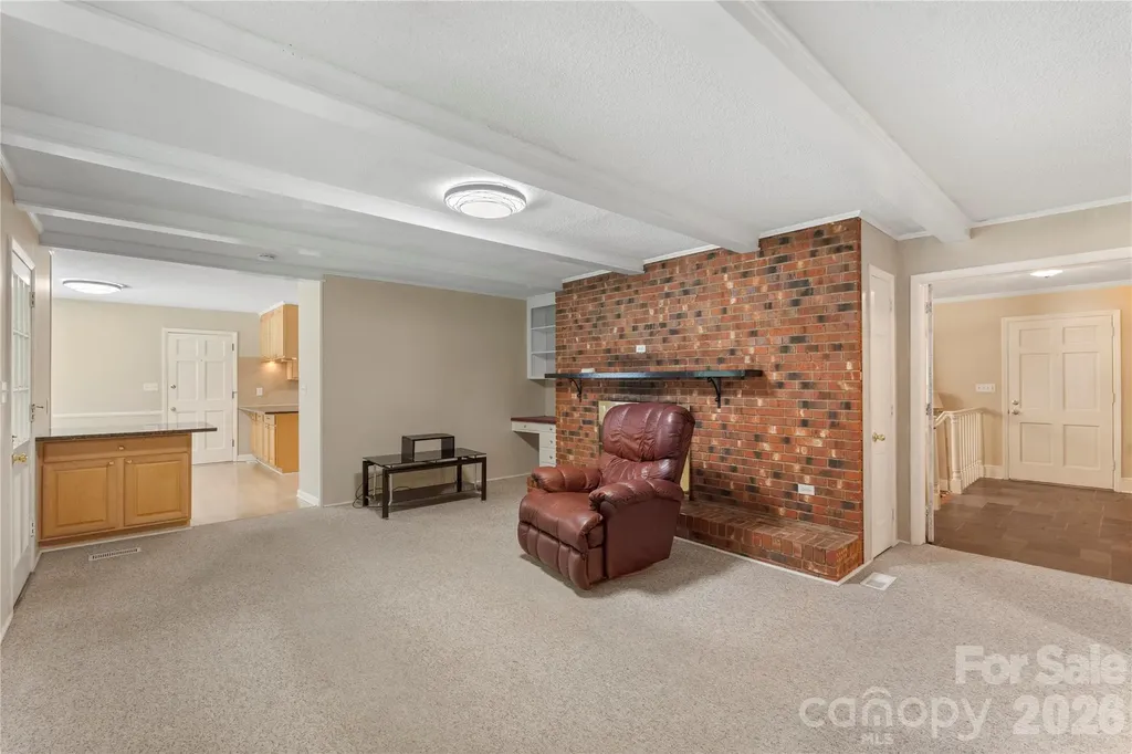 221 Kingsway Circle Charlotte NC 28214