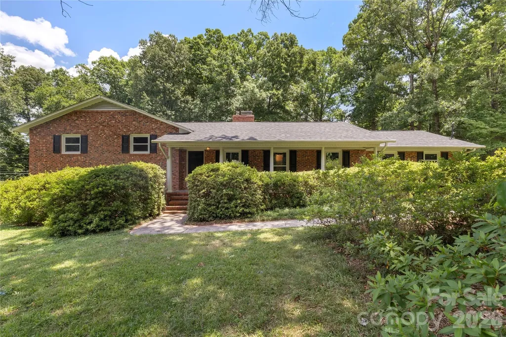 221 Kingsway Circle Charlotte NC 28214