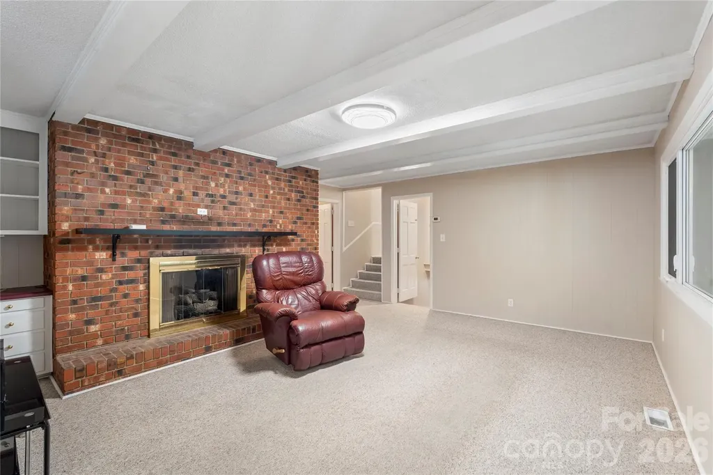 221 Kingsway Circle Charlotte NC 28214