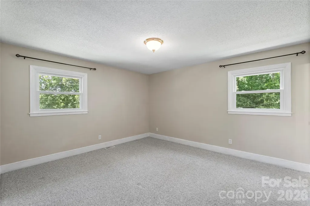 221 Kingsway Circle Charlotte NC 28214