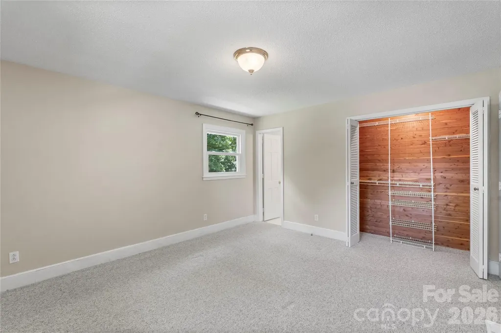 221 Kingsway Circle Charlotte NC 28214