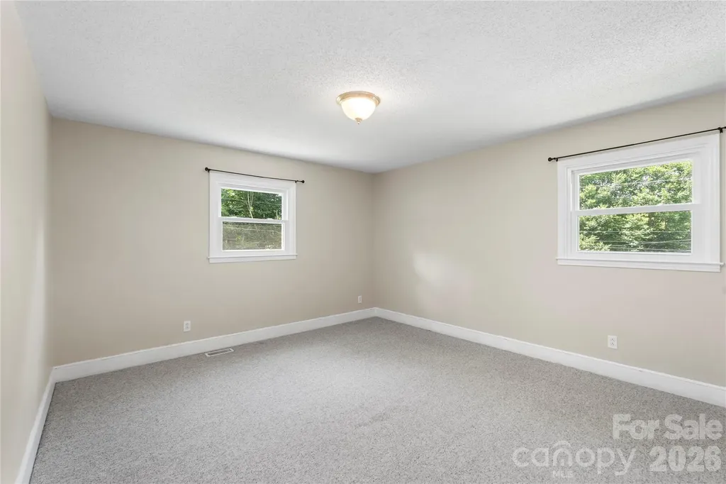 221 Kingsway Circle Charlotte NC 28214