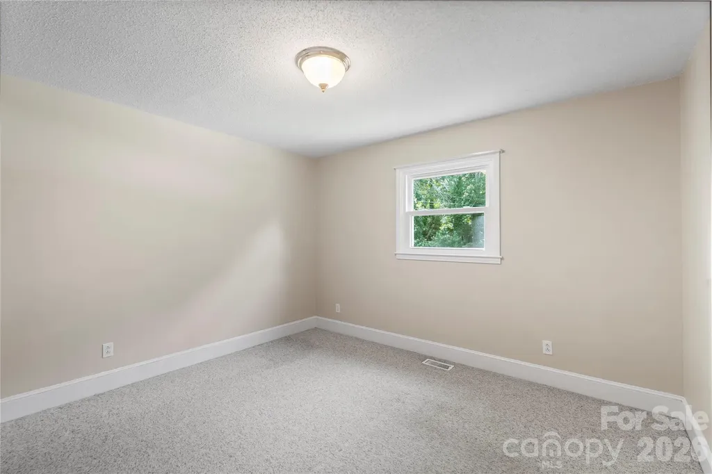 221 Kingsway Circle Charlotte NC 28214
