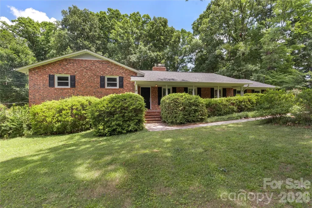 221 Kingsway Circle Charlotte NC 28214