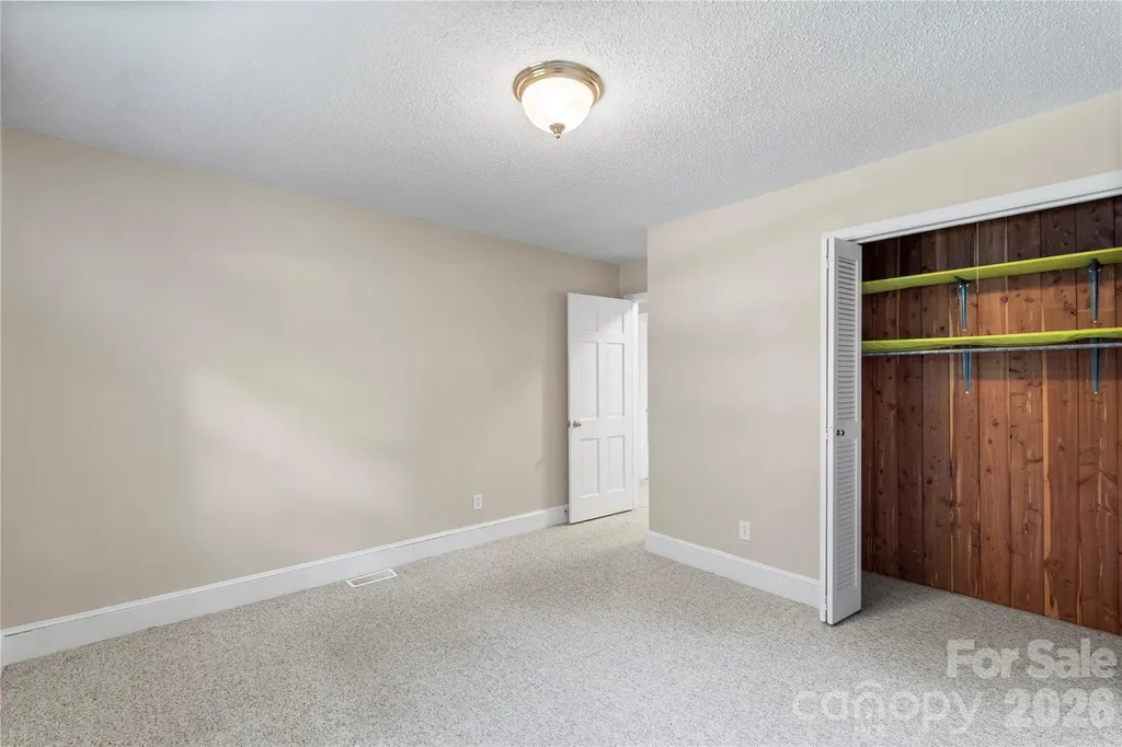 221 Kingsway Circle Charlotte NC 28214