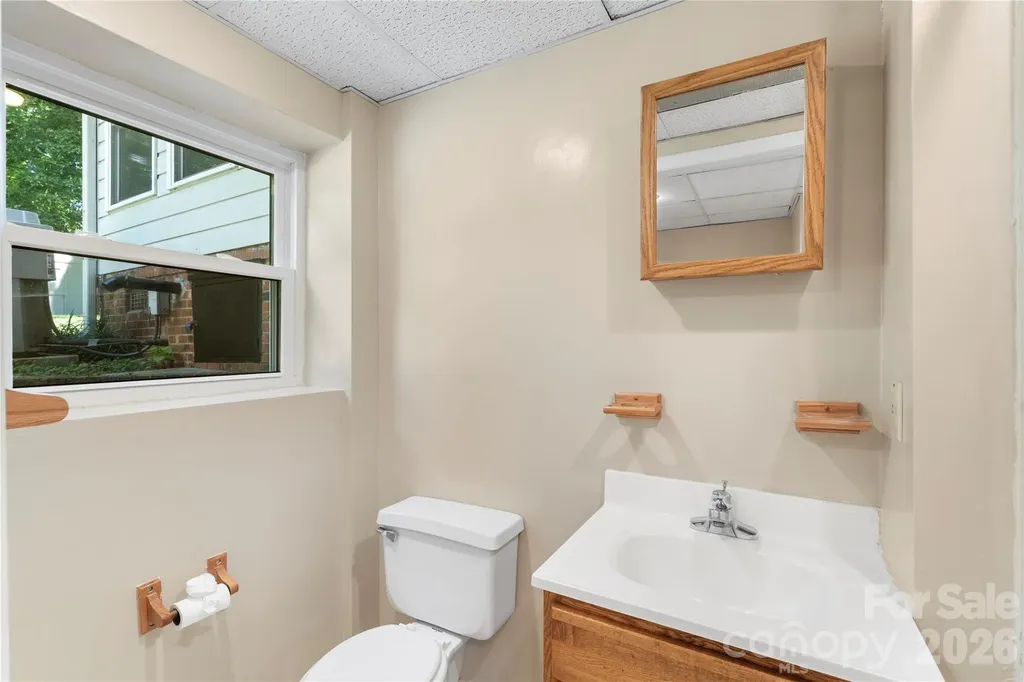 221 Kingsway Circle Charlotte NC 28214
