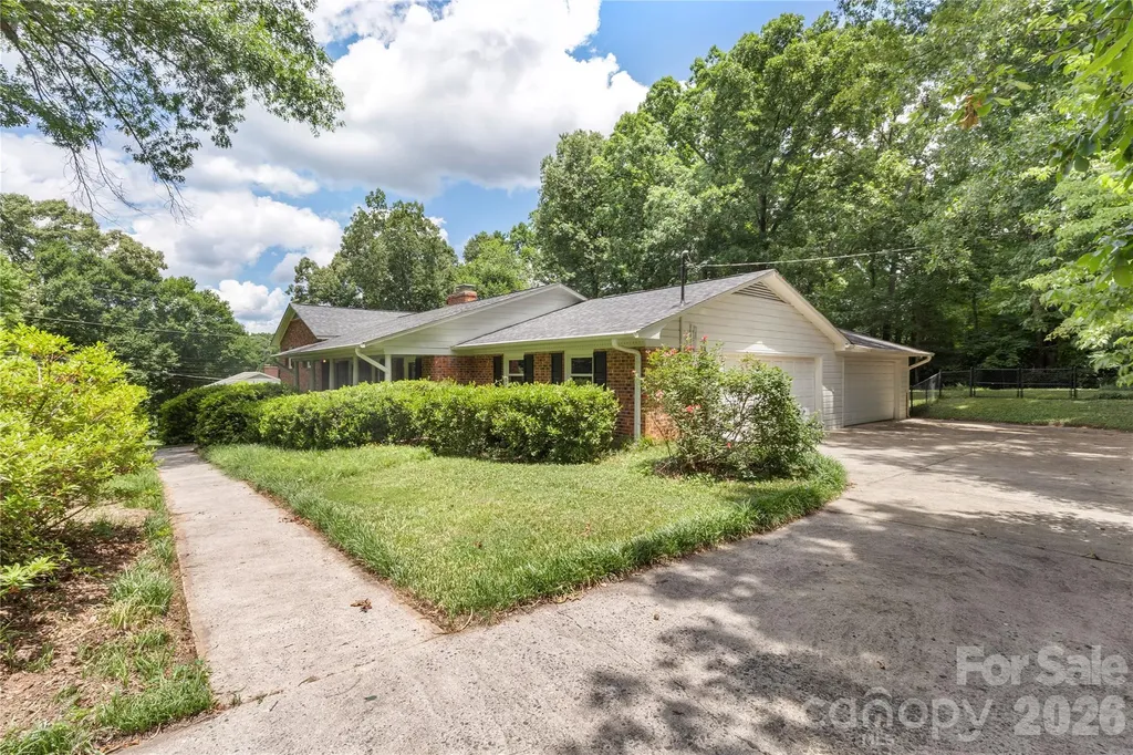221 Kingsway Circle Charlotte NC 28214