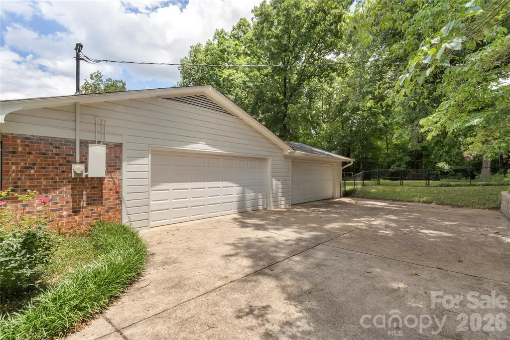 221 Kingsway Circle Charlotte NC 28214