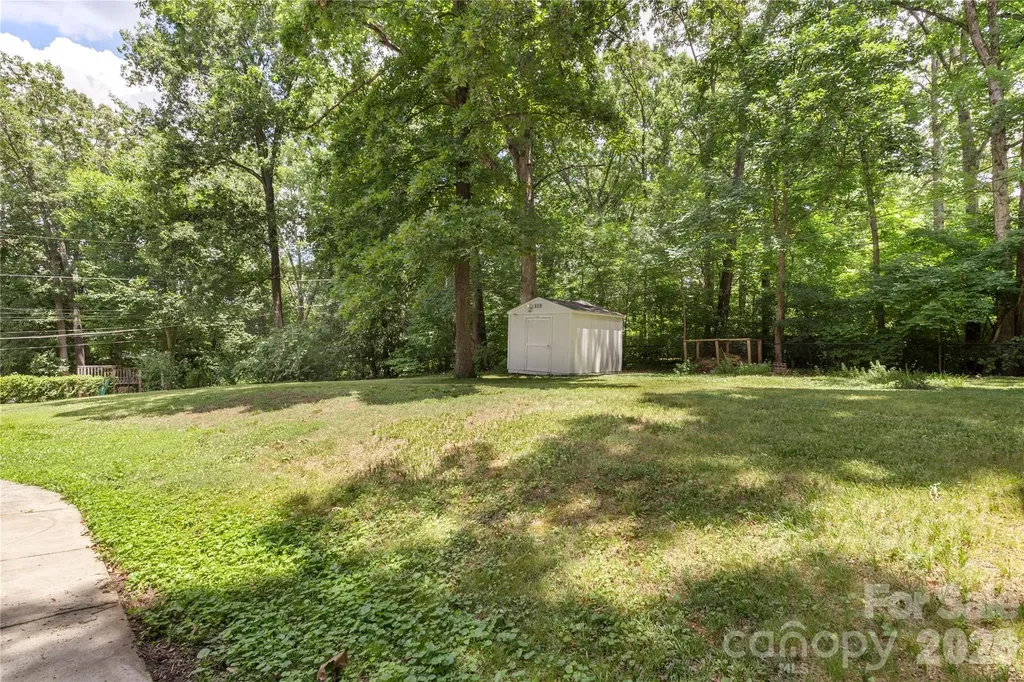 221 Kingsway Circle Charlotte NC 28214