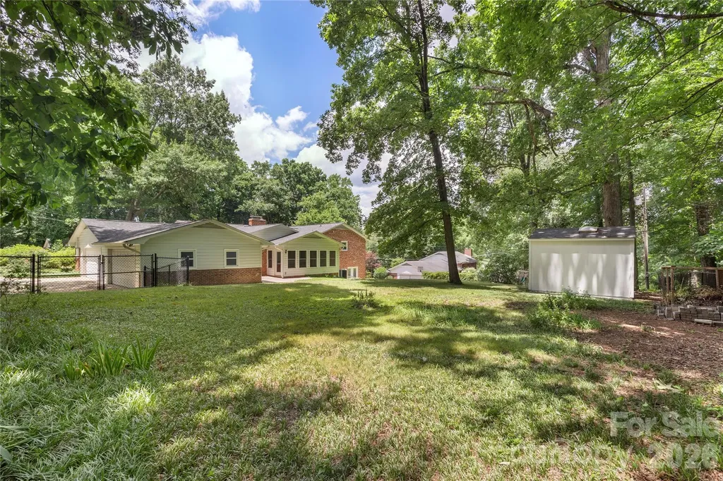 221 Kingsway Circle Charlotte NC 28214