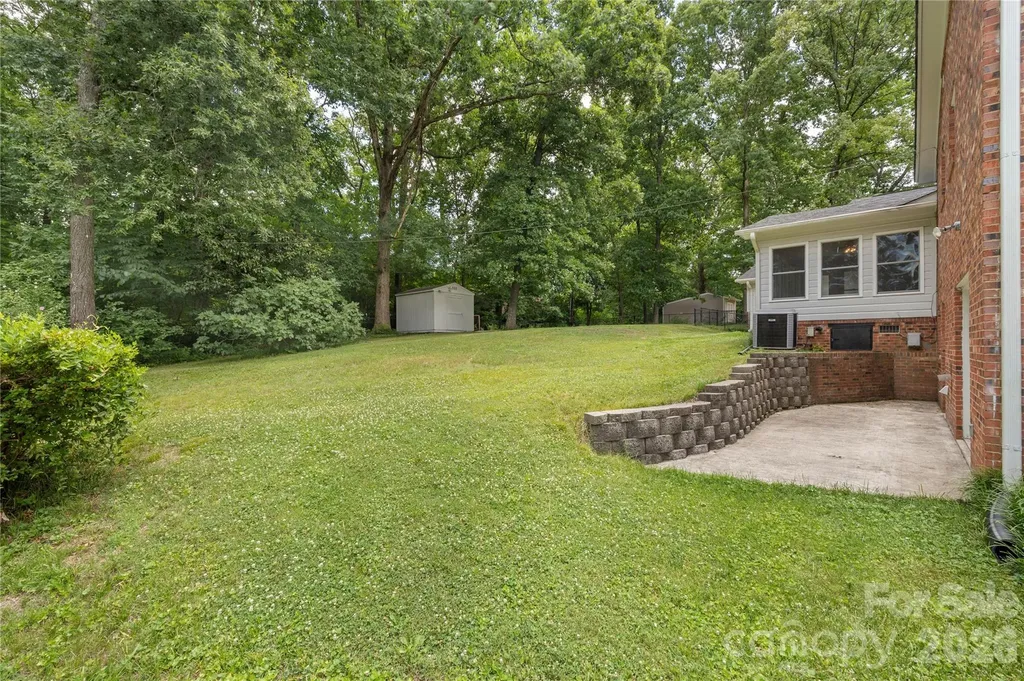 221 Kingsway Circle Charlotte NC 28214